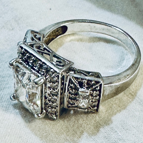 Get engaged! Elegant Silver Tone CZ Ring Intricate Design Size 7 - Picture 7 of 7